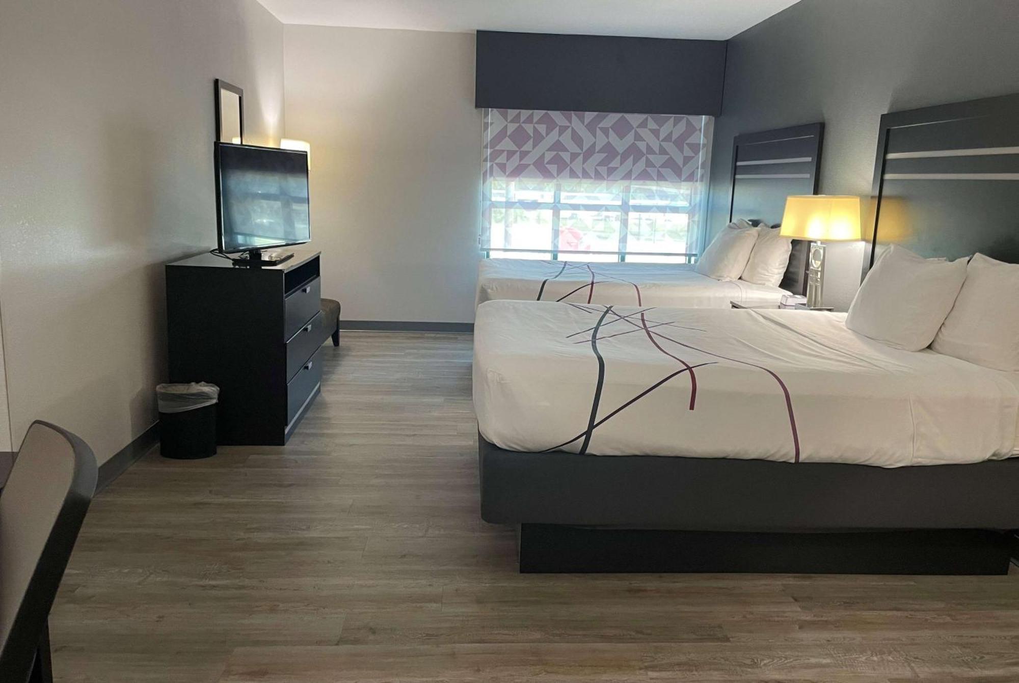La Quinta Inn & Suites By Wyndham Tulsa Midtown Ngoại thất bức ảnh